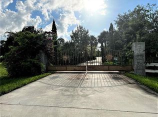 1290 11th St SW, Naples, FL 34117