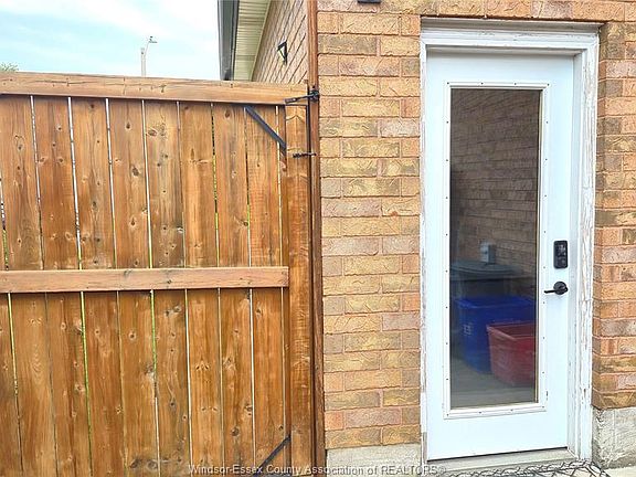 2nd image of 265 Geraldine Cres