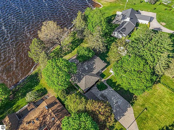 2nd image of 1016 Sunnyside Dr