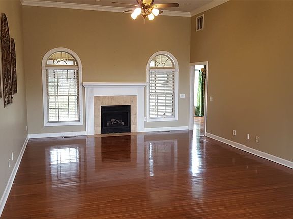3rd image of 3221 Danbury Ct