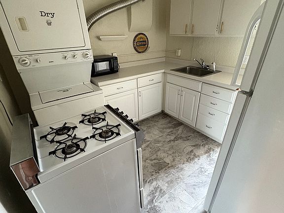 3rd image of 312 N High St #312