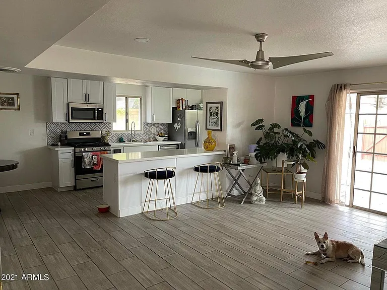 1131 E Marigold Ln — Photo 17