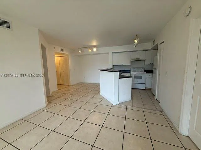 2 bed, 2.0 bath, 1060 sqft, $2,000 — Photo 4