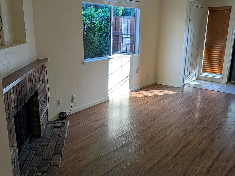 2437 Rashawn Dr — Photo 7