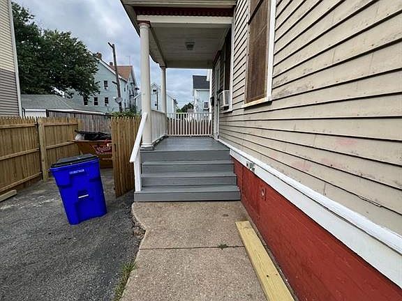 4th image of 260 Lonsdale Ave