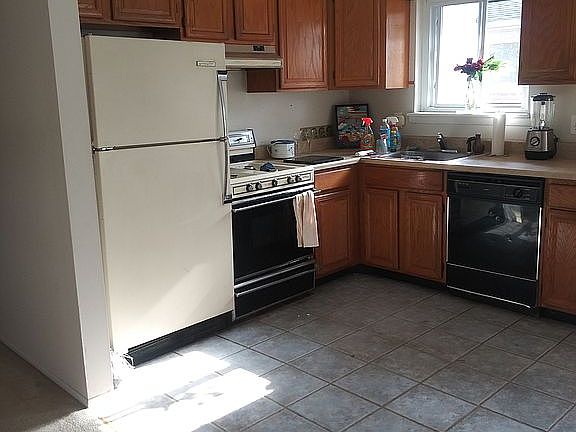 2nd image of 20900 Ardmore Park Dr