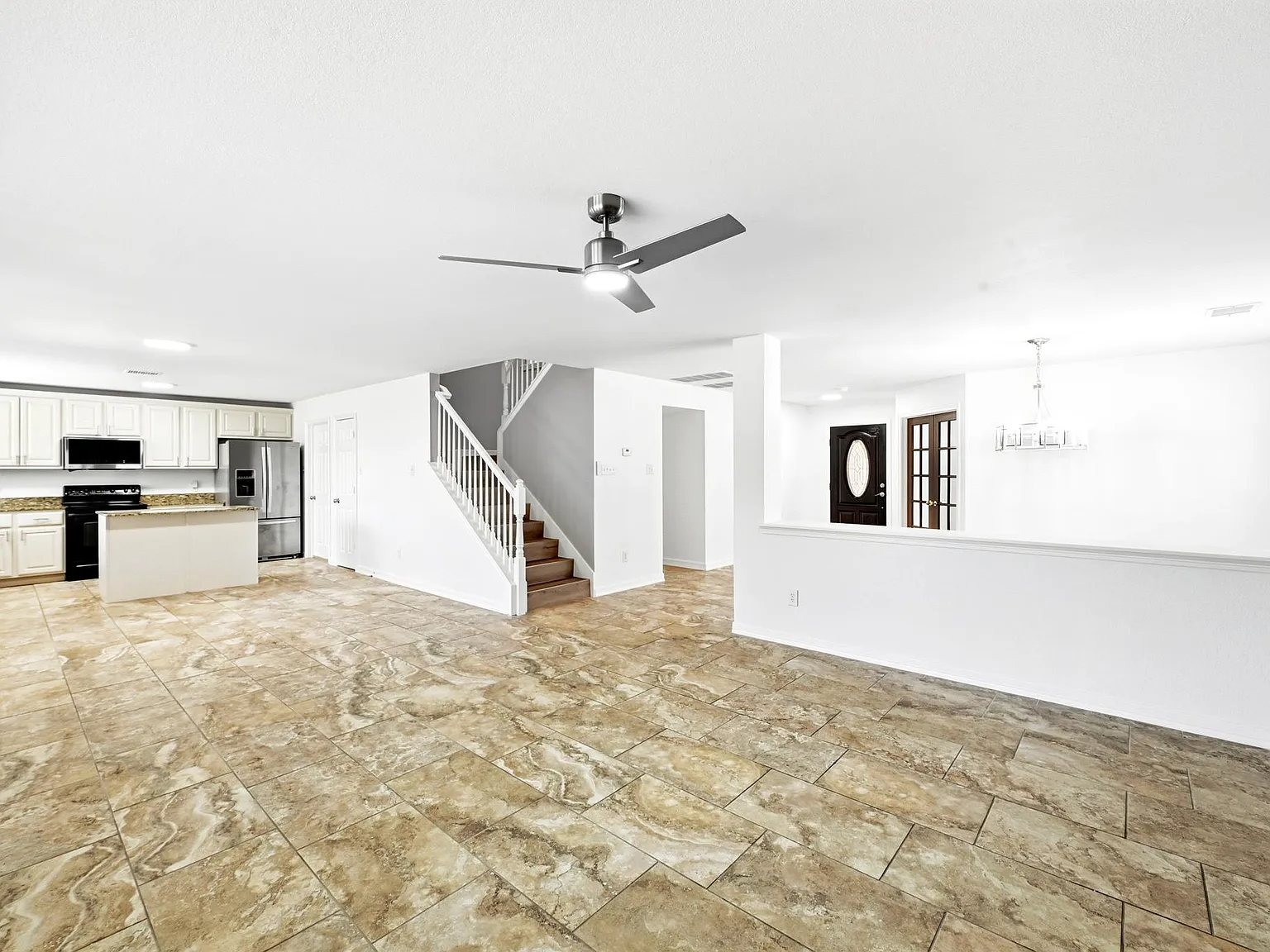 4 bed, 2.5 bath, 2770 sqft, $2,595 — Photo 3