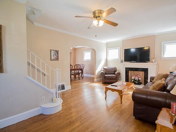 3rd image of 2061 Elbur Ave