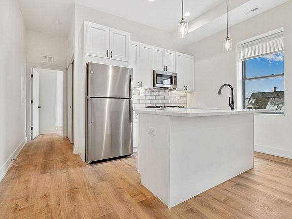 3rd image of 2219 N Hamilton Ave #201W