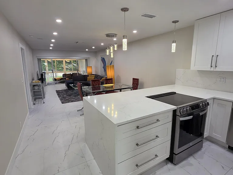 1631 NW 18th Ave #201 — Photo 6
