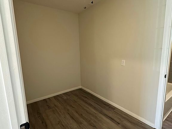 5th image of 1101 Daisy Ave APT 5