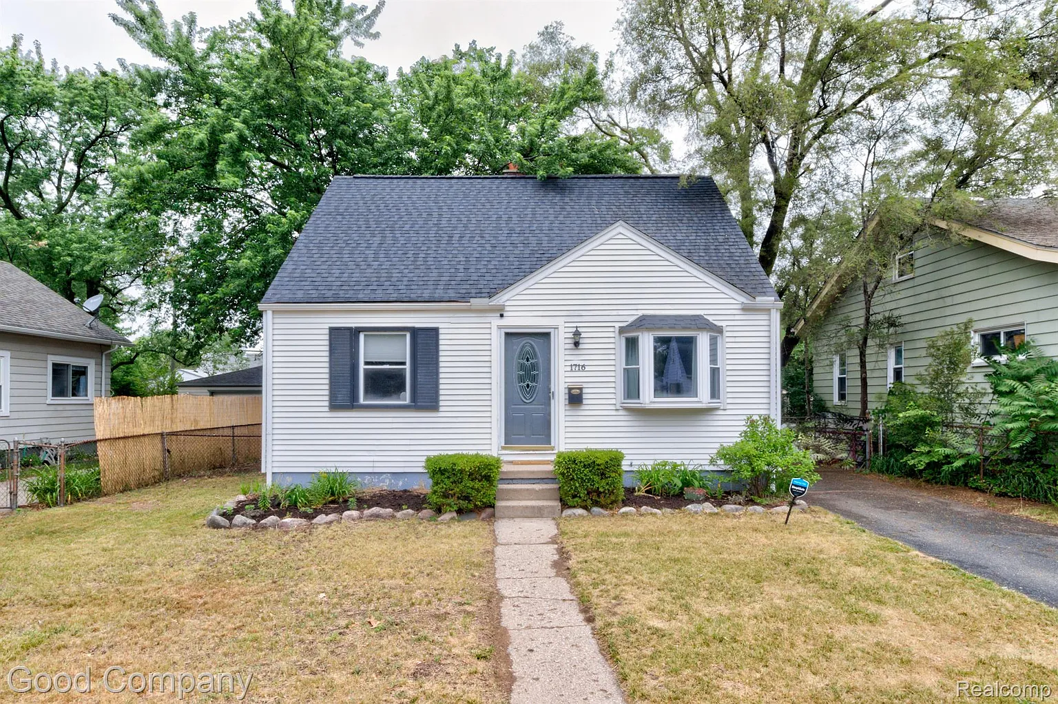 1716 W Hazelhurst St photo 1