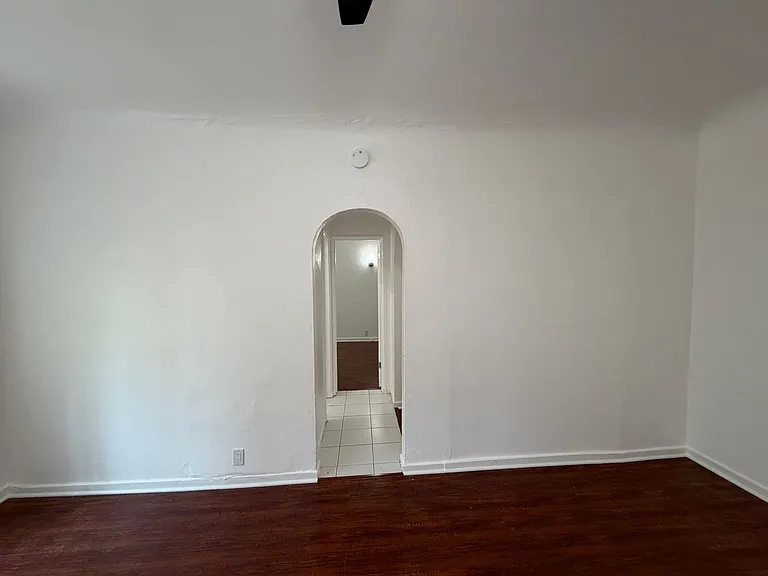 512 N Alexandria Ave — Photo 7