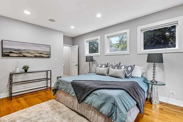 821 W Roscoe St #1 — Photo 92