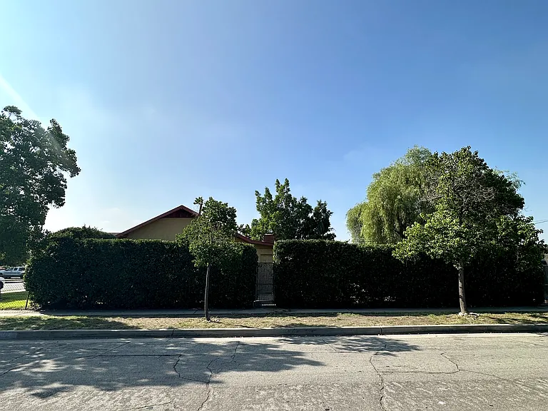 347 N Barbara Ave — Photo 1