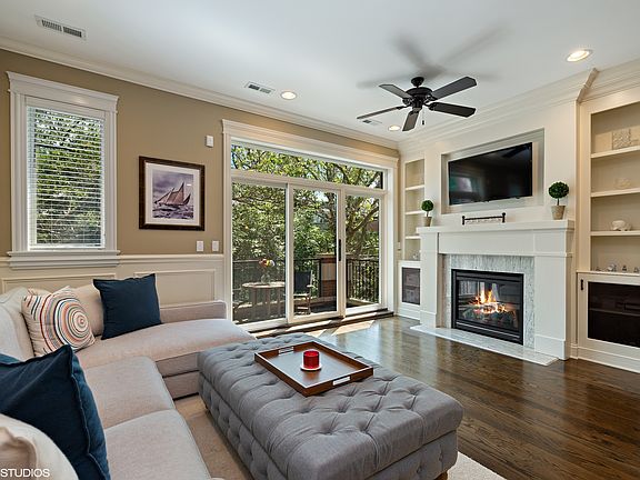 2nd image of 922 W Wolfram St Unit 3