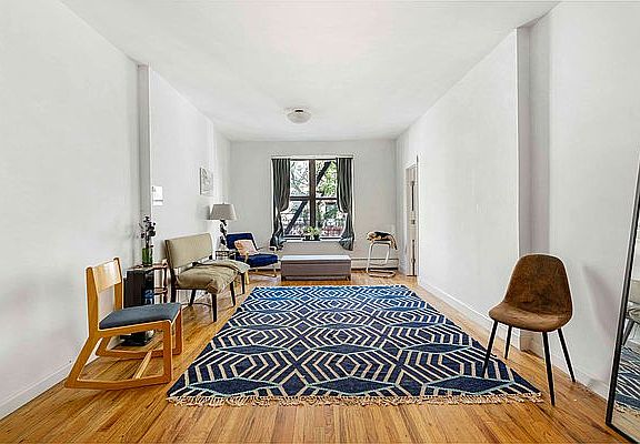 4th image of 70 W 105th St APT 2