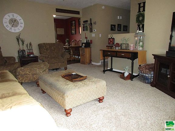 4th image of 3511 Lincoln Way