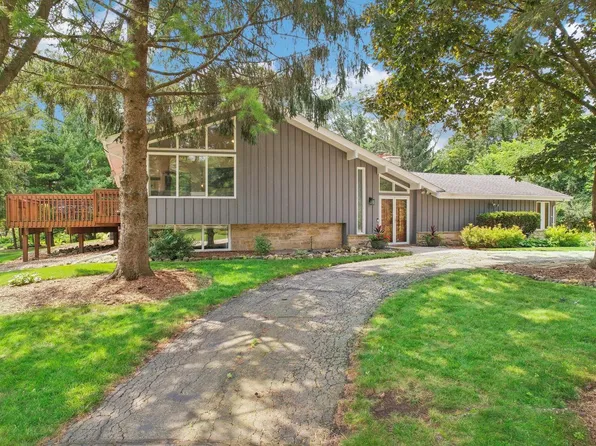 21195 Sierra DRIVE, Brookfield, WI 53045