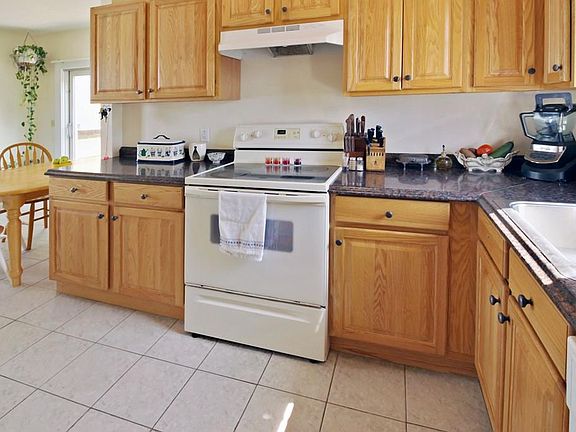 4th image of 12 Burns Ave