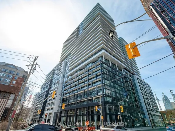 70 Princess St #2408, Toronto, ON M5A 0X6