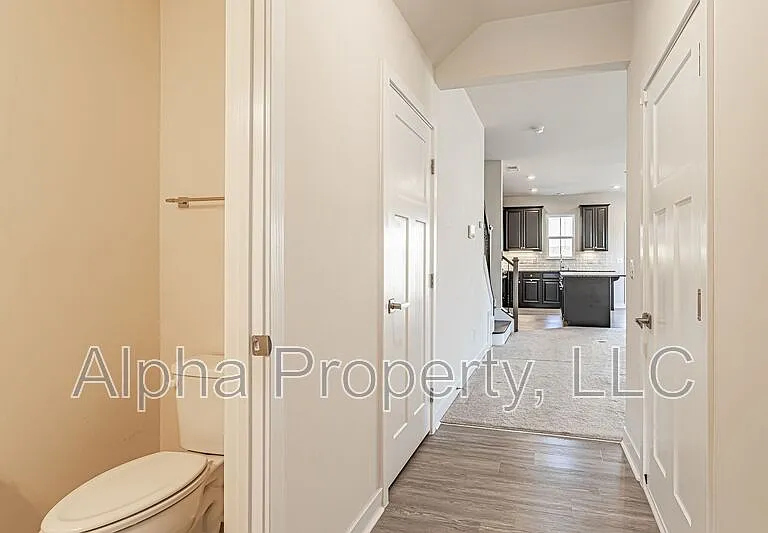 300 Huntingdale Pl — Photo 3