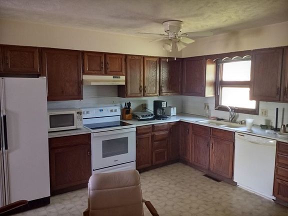 4th image of 2811 W C St