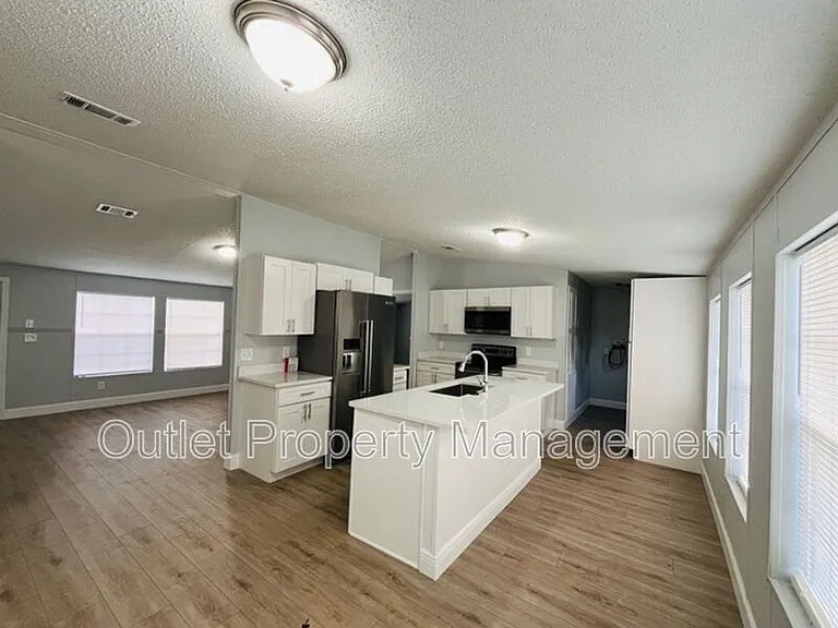 15710 Bermuda St — Photo 6