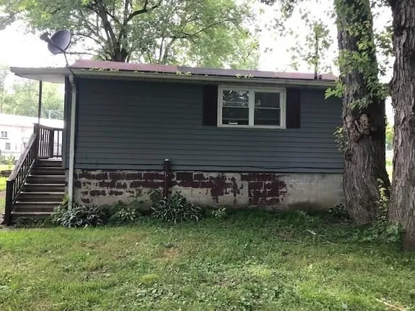 1585 Mercer Rd, Ellwood City, PA 16117