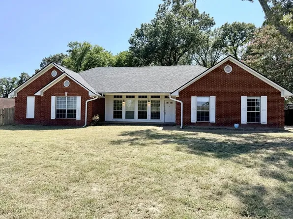 705 E South St, Lindale, TX 75771