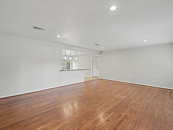 5th image of 9613 Westview Dr