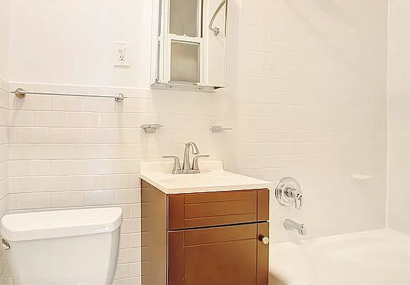 4th image of 1606 1st Ave APT 3B