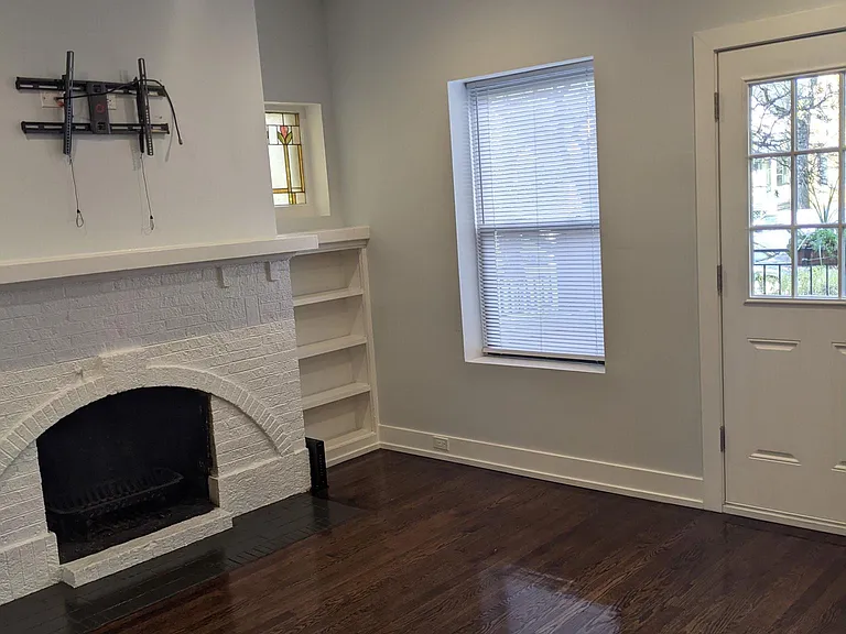 1911 W Estes Ave #1 — Photo 3