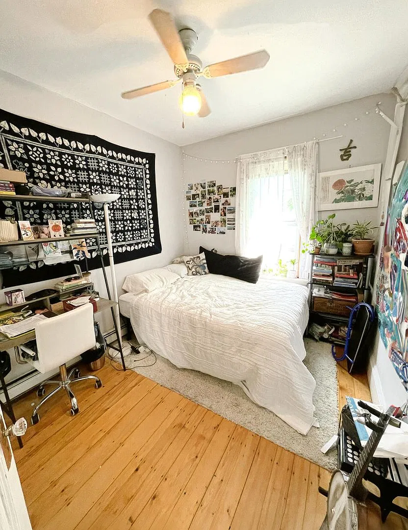 Spacious 4 Bed in Mission Hill | In-Unit Laundry | 9/1/27 — Photo 4