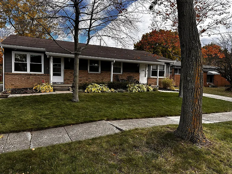 Full Duplex View. 2907 on Left Side of Picture