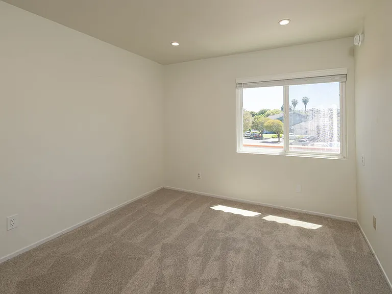 3102 Granville Ave — Photo 22
