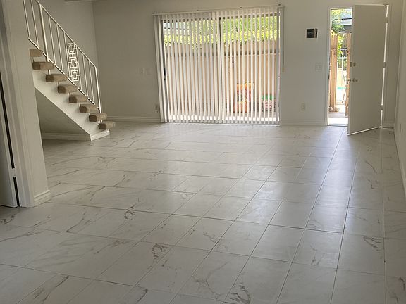 4th image of 380 S Mentor Ave #4