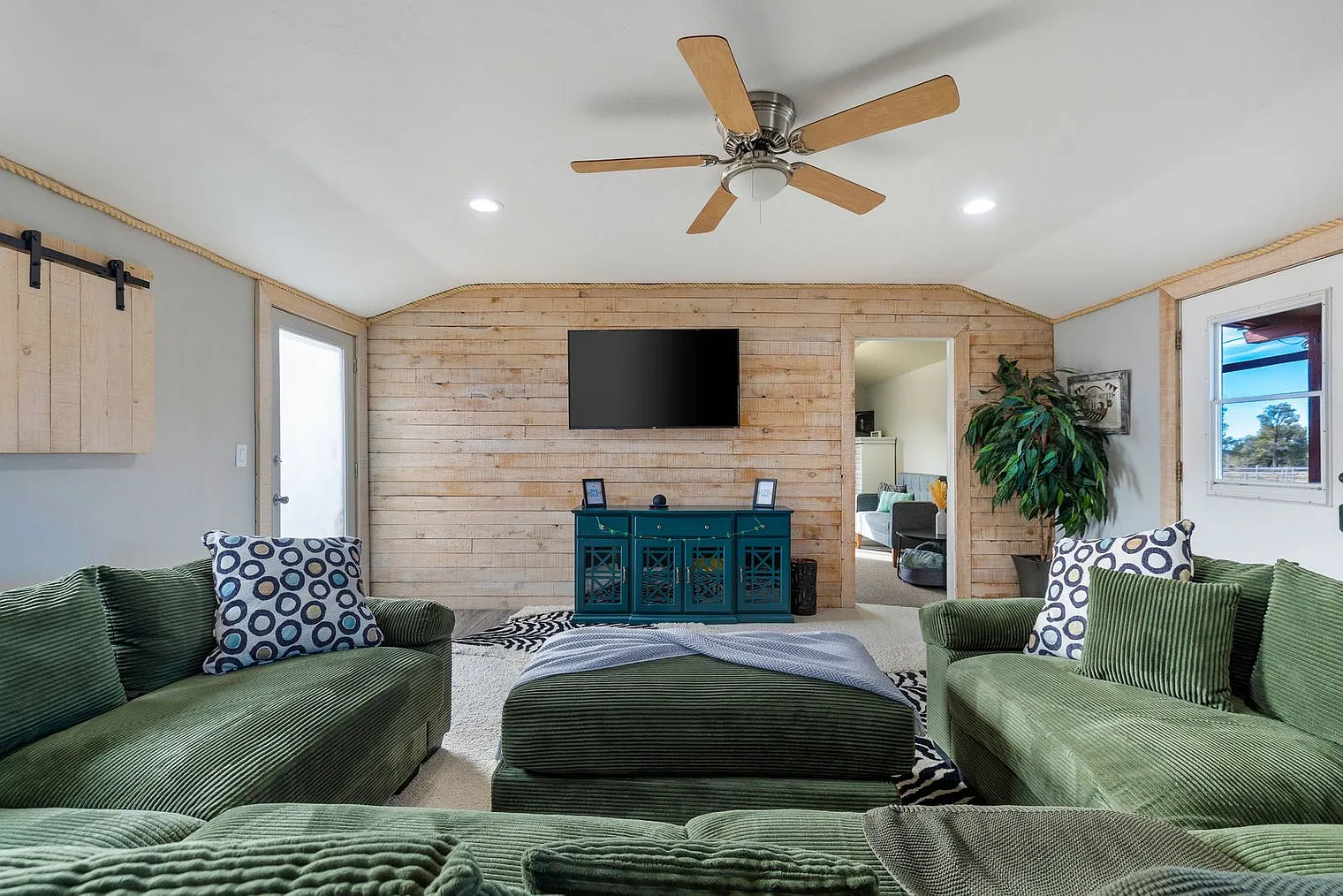 1 bed, 1.0 bath, 1194 sqft, $4,260 — Photo 4