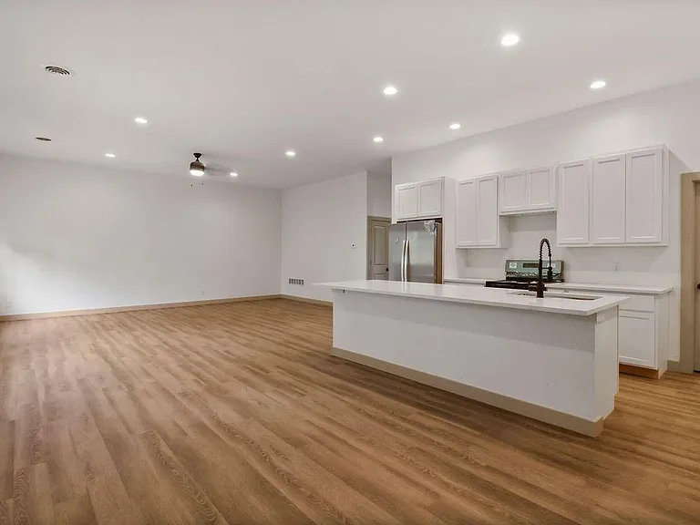410 Pine Lake Ave #D — Photo 4
