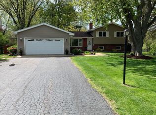 6213 Sands Rd, Crystal Lake, IL 60014