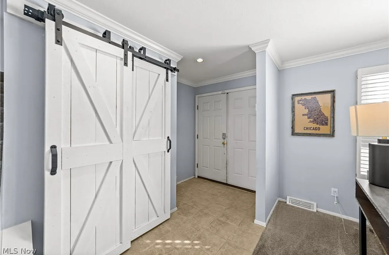 3 bed, 1.5 bath, 1900 sqft, $2,395 — Photo 2