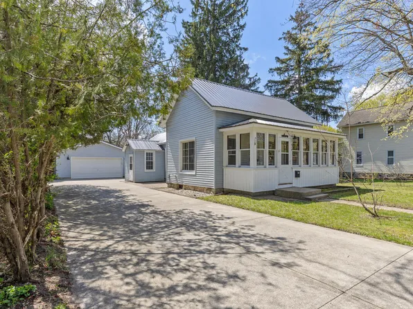 315 E Coffren St, Greenville, MI 48838