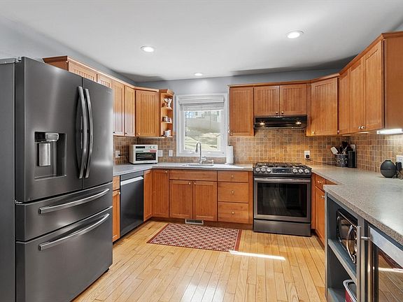 2nd image of 10 Juniper Ln