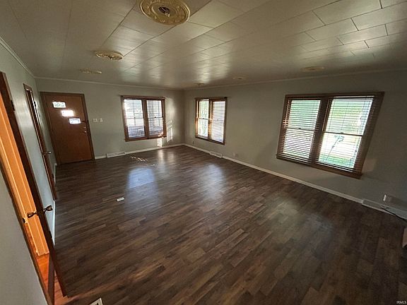 4th image of 10555 E Black Rd
