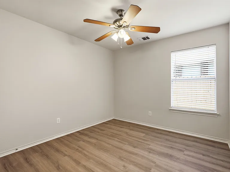 4504 Leeds Dr — Photo 20