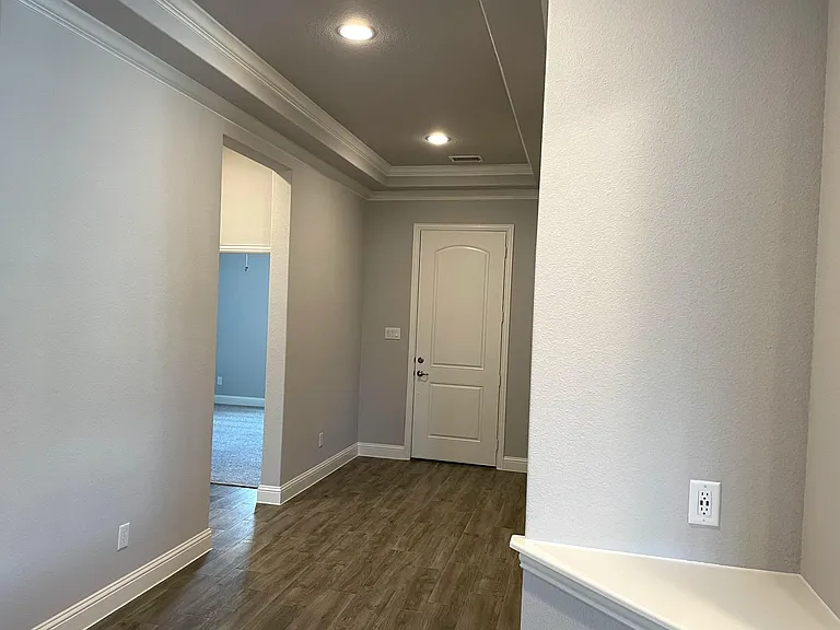 810 Mildren Ln — Photo 5