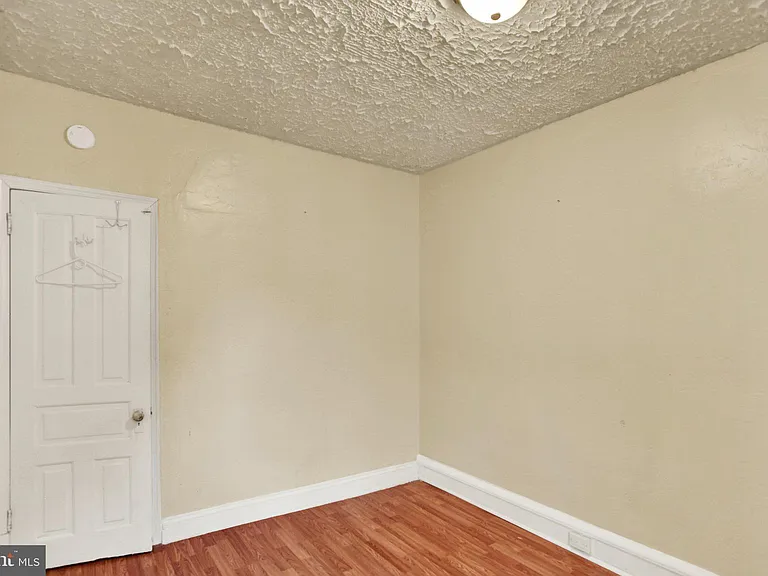 234 W Douglass St — Photo 18