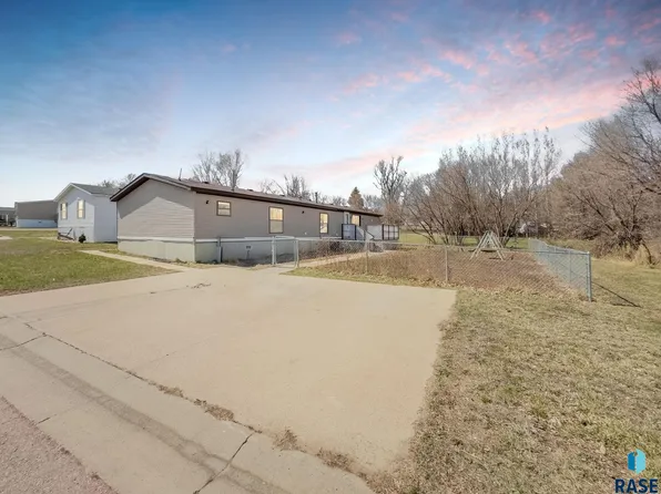 3105 N Fiero Pl, Sioux Falls, SD 57104