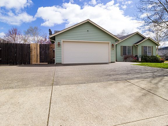 316 Greystone St Sutherlin