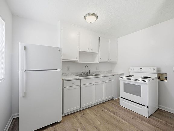 3rd image of 2107 Charles St S #2500-B